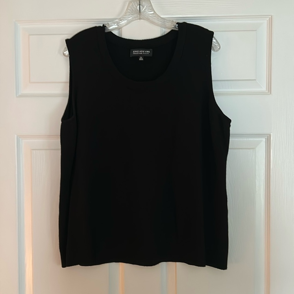 Jones, New York, Elegant Black Sleeveless sweater top.